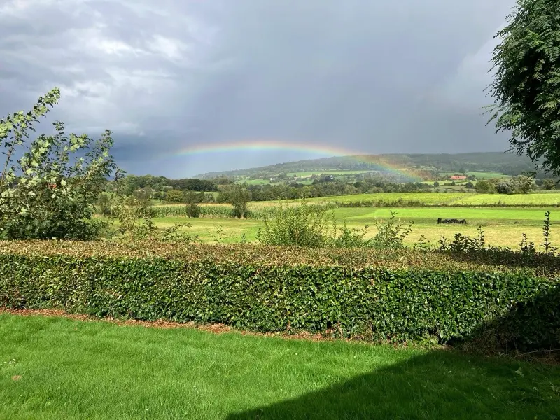 Regenboog boven de heuvels bij Sippenaeken