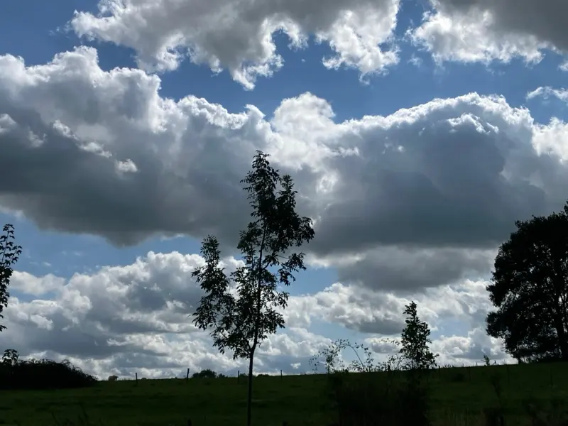 Wolkenlucht boven het Heuvelland