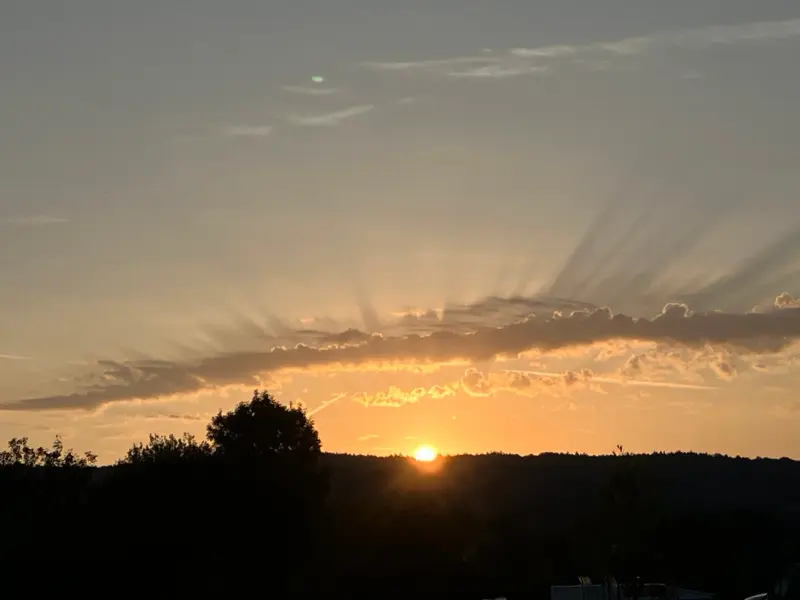 Zonsondergang boven de heuvels bij Sippenaeken